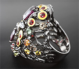 Серебряное кольцо c родолитами и разноцветными сапфирами Серебро 925