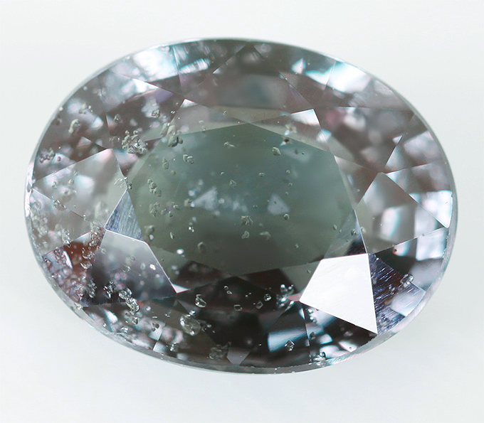 Гранат со сменой цвета 2,15 карат