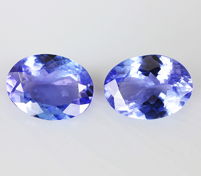 Пара танзанитов 1,9 карат