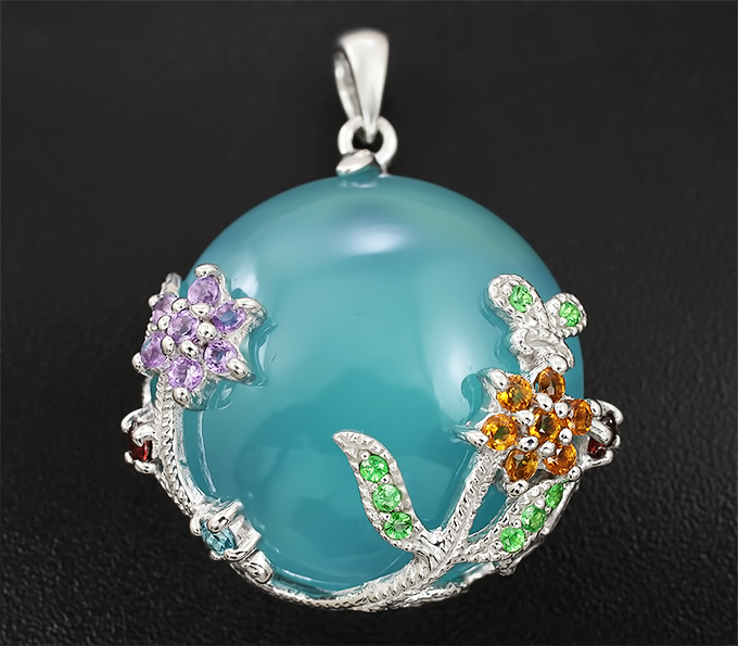 Серебряный кулон с голубым халцедоном и самоцветами