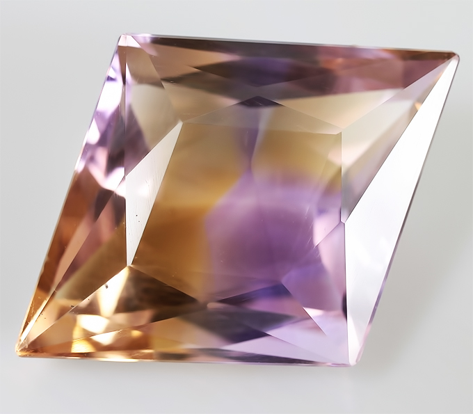 Аметрин авторской огранки 25,55 карат