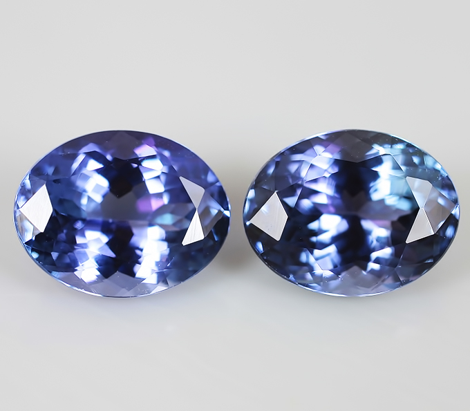 Пара танзанитов 4,67 карат