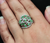 Чудесное серебряное кольцо с цаворитами Серебро 925