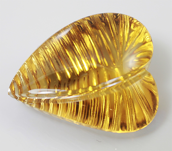 Резной цитрин авторской огранки 20,72 карат