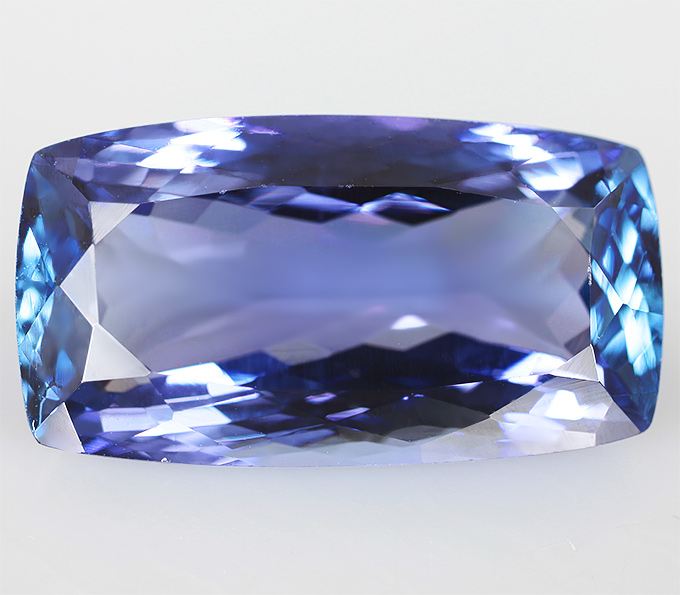 Чистейший крупный танзанит 8,61 карат