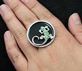 Крупное серебряное кольцо «Ящерка» с цаворитами и черной эмалью Серебро 925