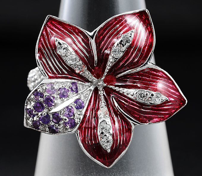 Серебряное кольцо-цветок с аметистами, бесцветными топазами и цветной эмалью