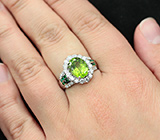 Эффектное серебряное кольцо с перидотом Серебро 925