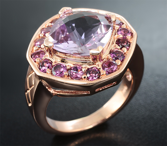 Стильное серебряное кольцо с аметистом и родолитами