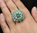 Эффектное серебряное кольцо с зеленым агатом и изумрудами Серебро 925