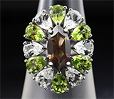 Эффектное серебряное кольцо с дымчатым кварцем, перидотами и топазами Серебро 925