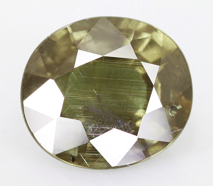 Крупный гранат со сменой цвета 2,81 карат