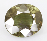 Крупный гранат со сменой цвета 2,81 карат 