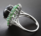 Серебряное кольцо со звездчатым сапфиром, изумрудами и цаворитами Серебро 925