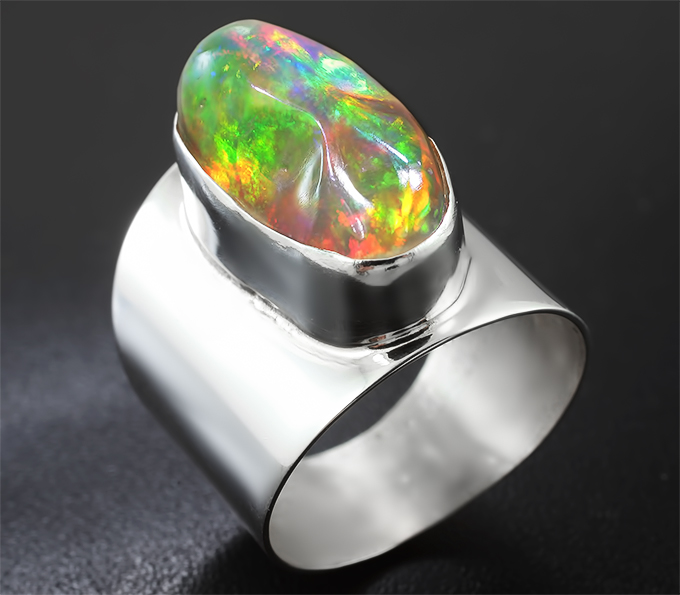 Серебряное кольцо с эфиопским опалом