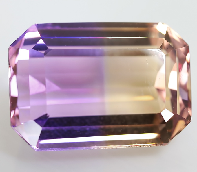 Чистейший аметрин 10,16 карат