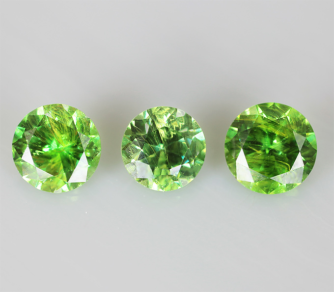 Набор из 3 уральских демантоидов 1,01 карат