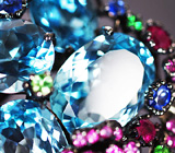 Серебряное кольцо с голубыми топазами, цаворитами гранатами, синими и пурпурными сапфирами Серебро 925
