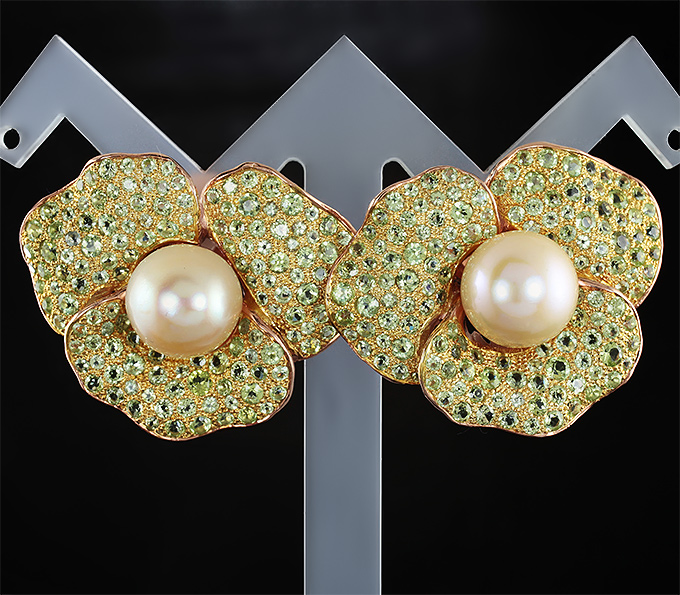 Серебряные серьги с золотистым жемчугом и зеленымми сапфирами