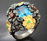 Серебряное кольцо c насыщенно-голубым топазом, цаворитами, синими и оранжевыми сапфирам Серебро 925