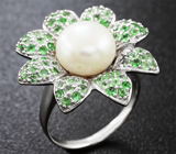 Великолепное серебряное кольцо-цветок с жемчужиной и цаворитами Серебро 925