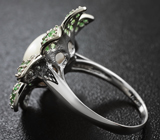 Великолепное серебряное кольцо-цветок с жемчужиной и цаворитами Серебро 925