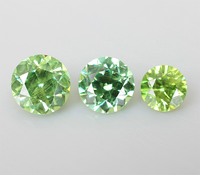 Набор из 3 уральских демантоидов 0,82 карат