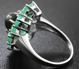 Эффектное серебряное кольцо со звездчатым сапфиром и изумрудами Серебро 925