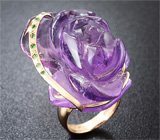 Кольцо с резным аметистом и цаворитами гранатами