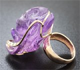 Кольцо с резным аметистом и цаворитами гранатами