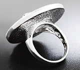 Крупное серебряное кольцо «Ящерка» с цаворитами гранатами и черной эмалью Серебро 925