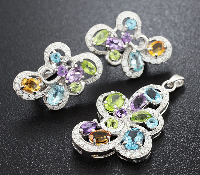 Праздничный серебряный комплект с самоцветами