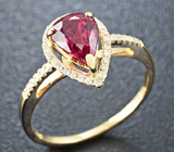 Золотое кольцо с рубином и бриллианитами Золото