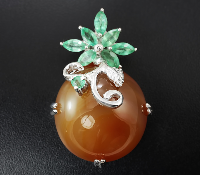 Серебряный кулон с мексиканским опалом и изумрудами