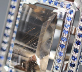 Золотое кольцо с рутиловым кварцем авторской огранки и синими сапфирами Золото