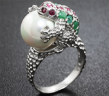 Скульптурное серебряное кольцо «Лягушка» с жемчужиной, изумрудами и пурпурными сапфирами Серебро 925