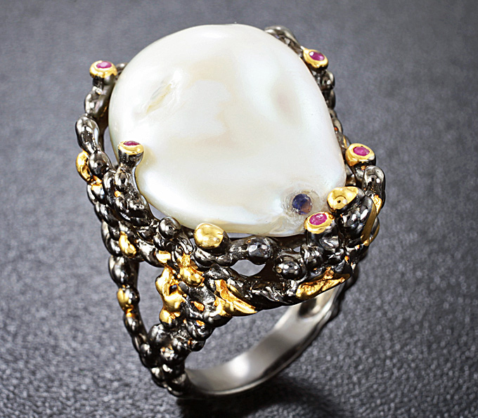 Серебряное кольцо с жемчужиной, синим и пурпурными сапфирами Серебро 925