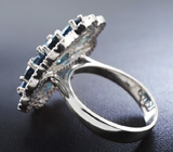 Эффектное серебряное кольцо с насыщенно-синими топазами Серебро 925