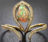 Золотое кольцо на два пальца с эфиопским кристаллическим опалом и бриллиантами Золото