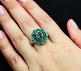 Серебряное кольцо с родолитом гранатом и зелеными агатами Серебро 925