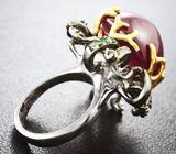 Серебряное кольцо с крупным кабошоном рубина, цаворитами и синими сапфирами Серебро 925