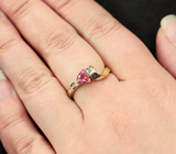 Золотое кольцо с розовым турмалином, австралийскими дублет опалами и бриллиантами Золото
