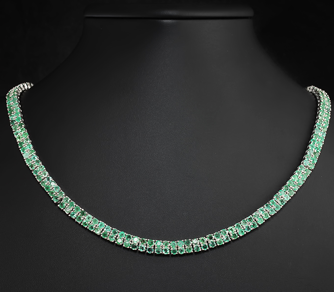 Серебряное колье с изумрудами