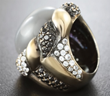 Серебряное кольцо с крупным лунным камнем, черными шпинелями и бесцветными топазами Серебро 925