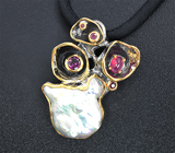 Серебряный кулон с пузырчатым жемчугом, рубинами и родолитами на шнуре Серебро 925