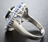 Превосходное серебряное кольцо с насыщенно-синим сапфиром и танзанитами Серебро 925