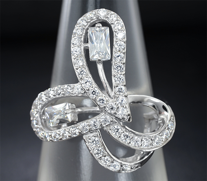 Изысканное серебряное кольцо