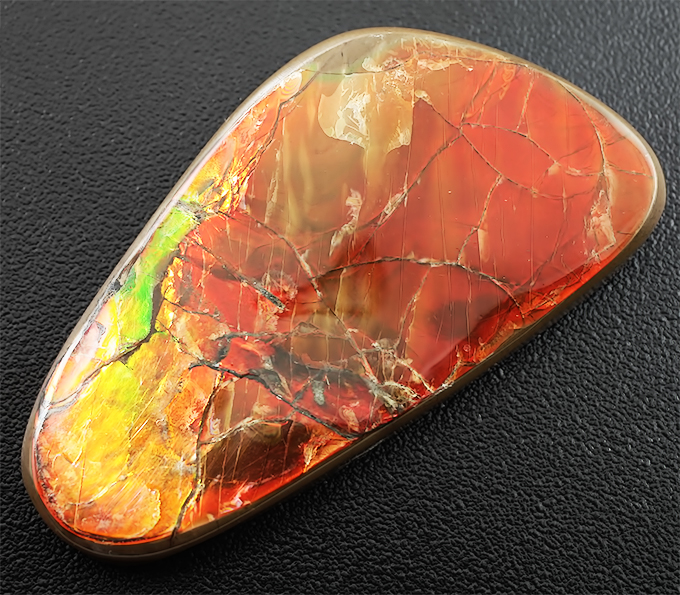 Топовое качество! Крупный аммолит 96,8 карат