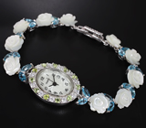 Часы с перидотами на браслете с резными перламутрами и голубыми топазами Серебро 925