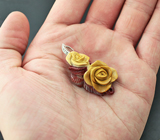 Кулон «Розы» с резным австралийским мукаитом 